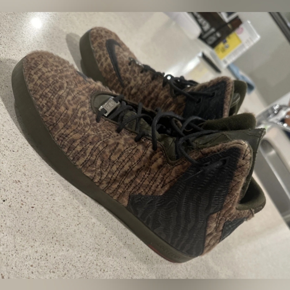 LeBron Cheetah Print Never worn
